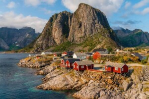 Domki na norweskim wybrzeżu