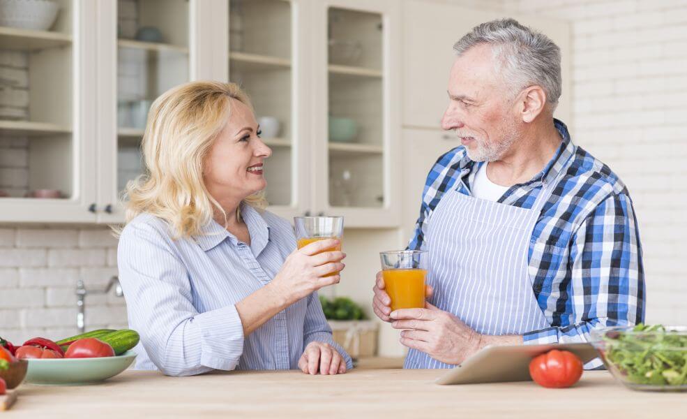 Seniorzy dbający o swoją odporność i zdrowie