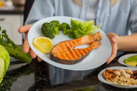 Omega-3 dla kobiet: Jaka jest rola kwasów omega-3 w organizmie kobiety?